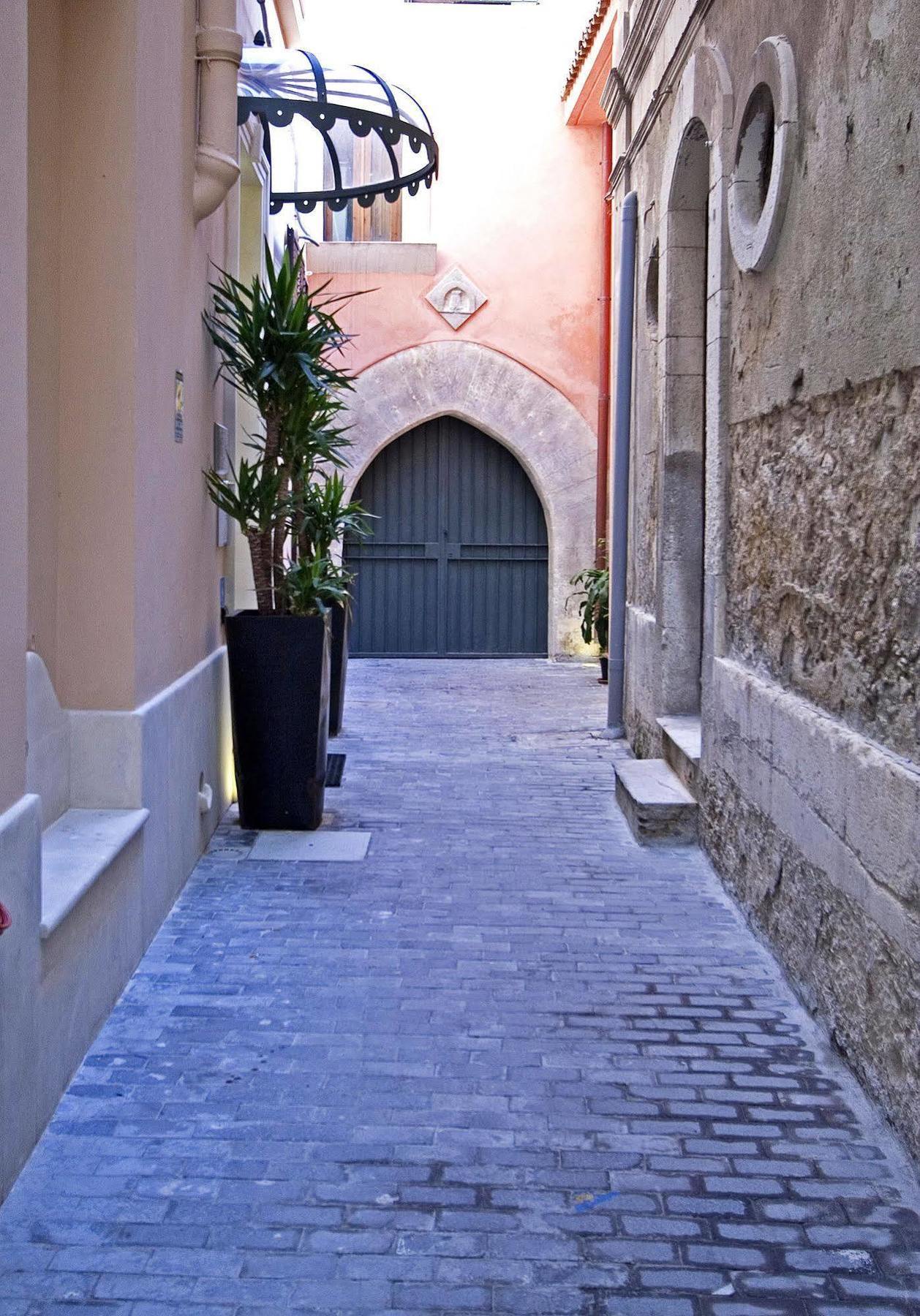 Arco Antico Aparthotel 3*